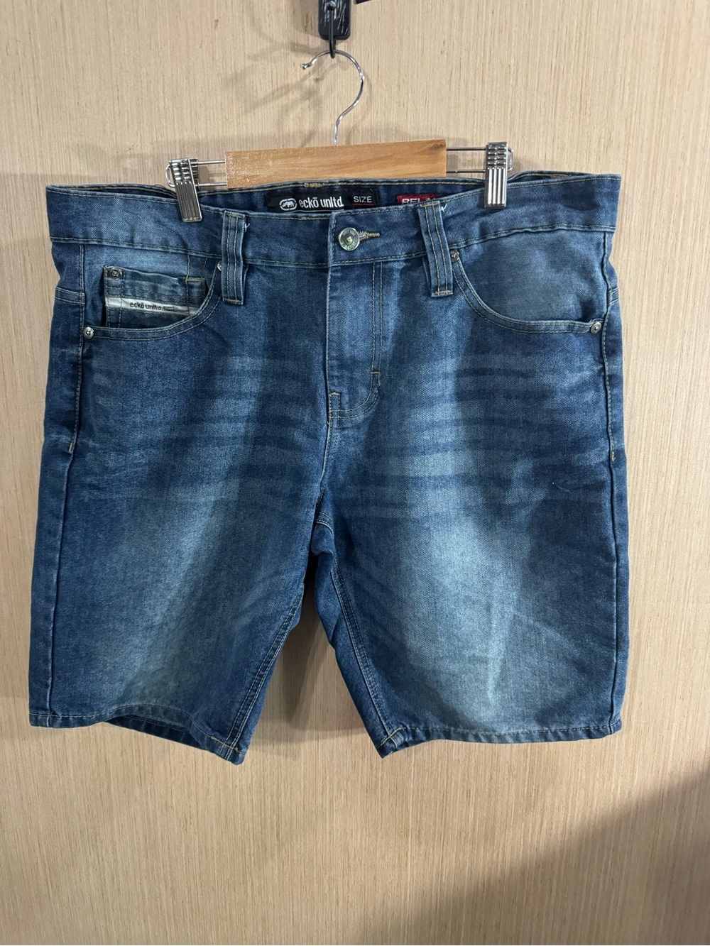 Ecko Unlimited Men's Medium Wash Relaxed Denim Jean Shorts size 34